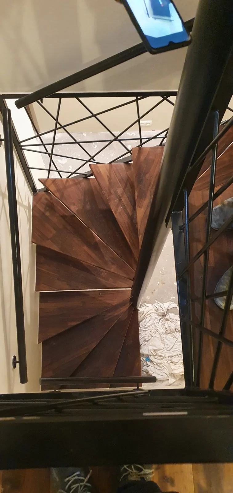 Escalier intérieur intérieur sur mesure, escalier design Lazaro Steel