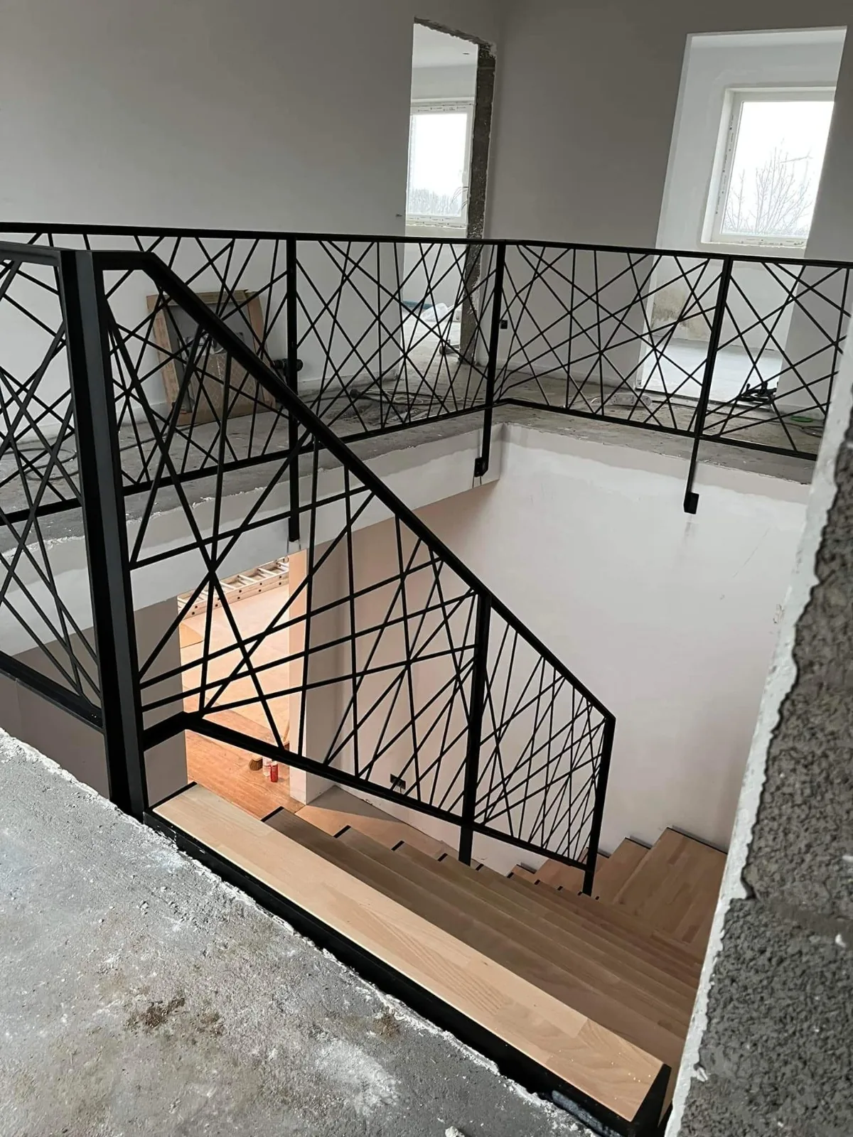 Escalier hélicoïdal en acier laqué avec limon central, escalier design