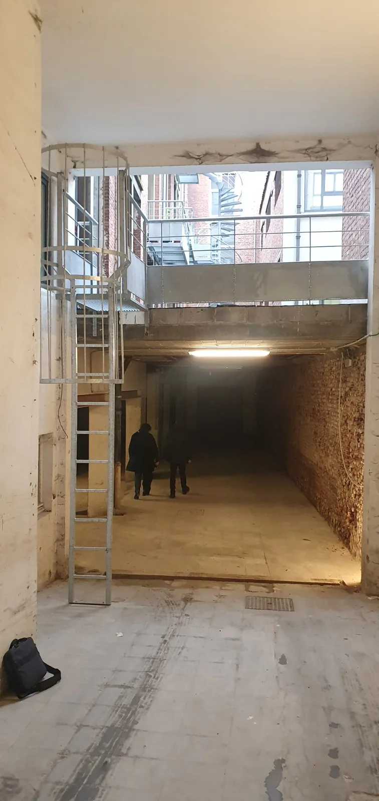 Escalier de secours passerelle intermédiaire acier galvanisé, sécurité incendie