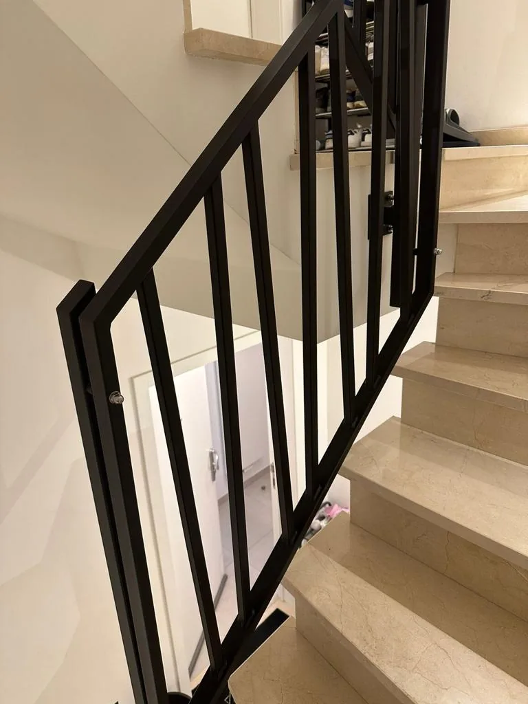 Garde-corps en acier sur mesure, Lazaro Steel