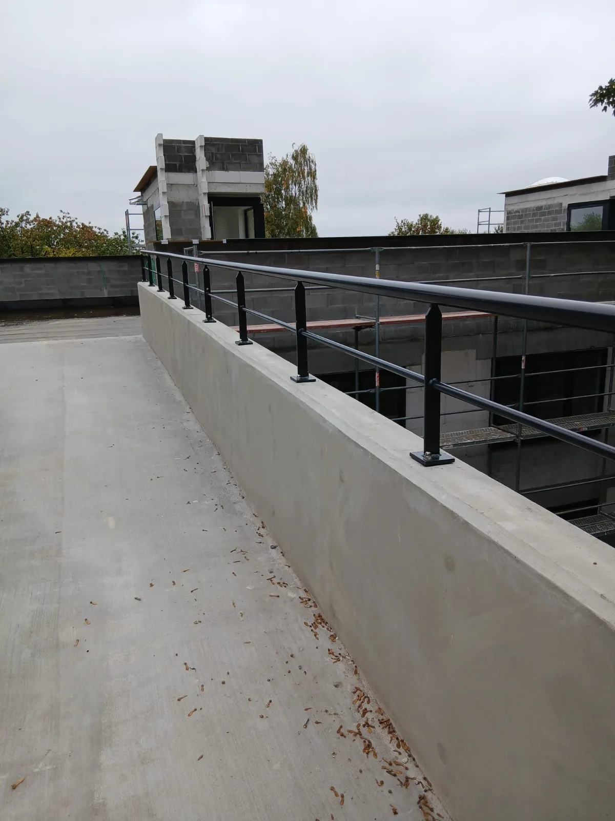Garde-corps intérieur en acier laqué sur mesure, ferronnerie Lazaro Steel