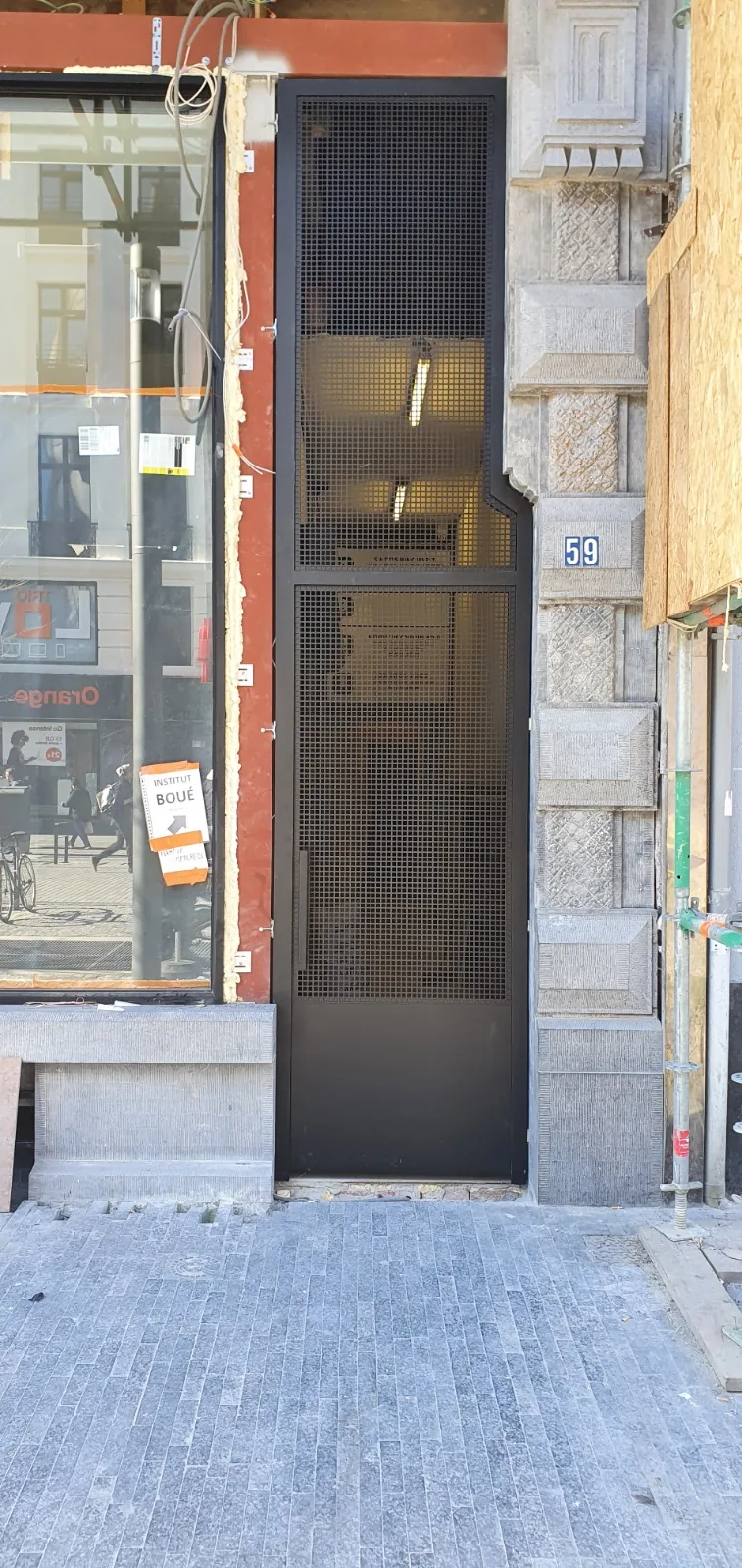 Portail acier noir contemporain moderne, portail résidentiel